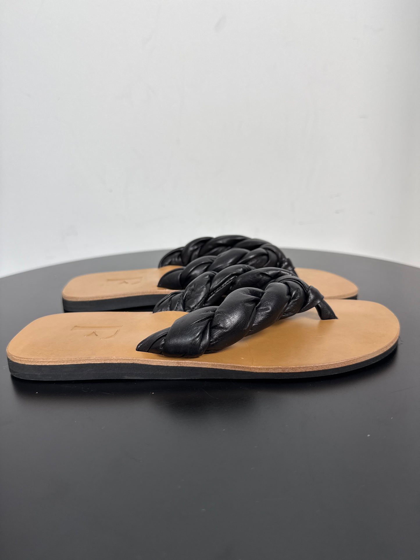 Flattered Blanche Black Leather Flip-flops