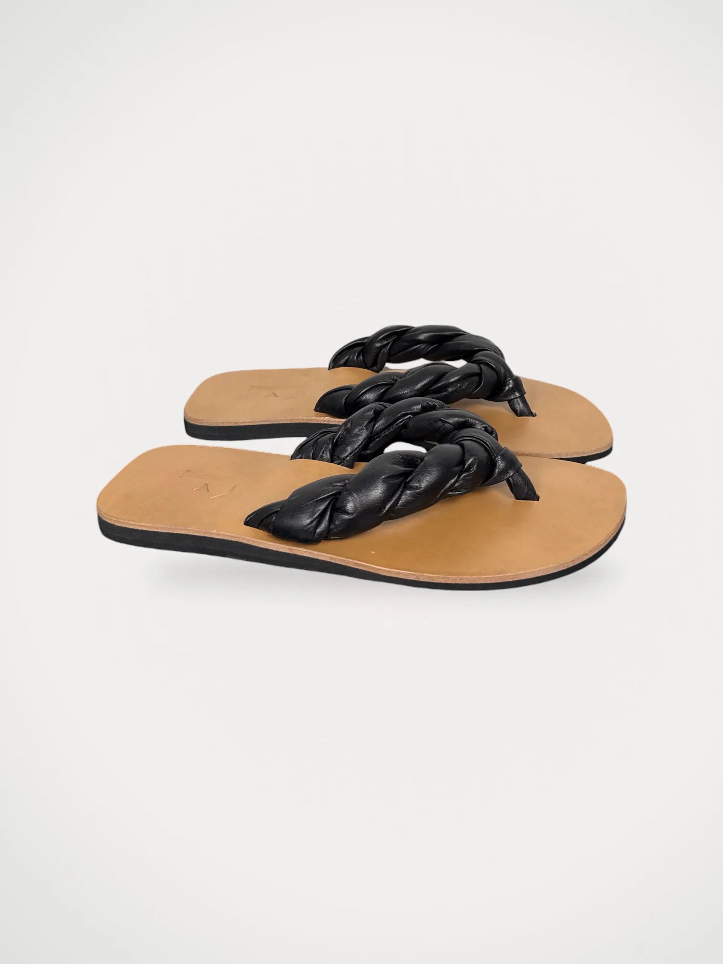 Flattered Blanche Black Leather Flip-flops