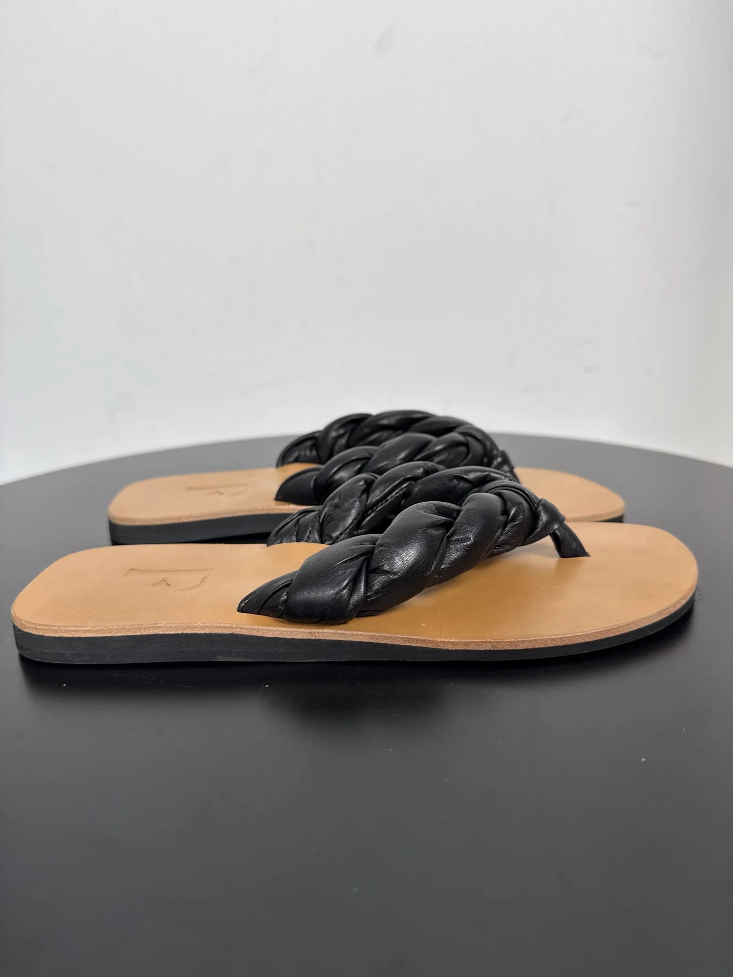 Flattered Blanche Black Leather Flip-flops