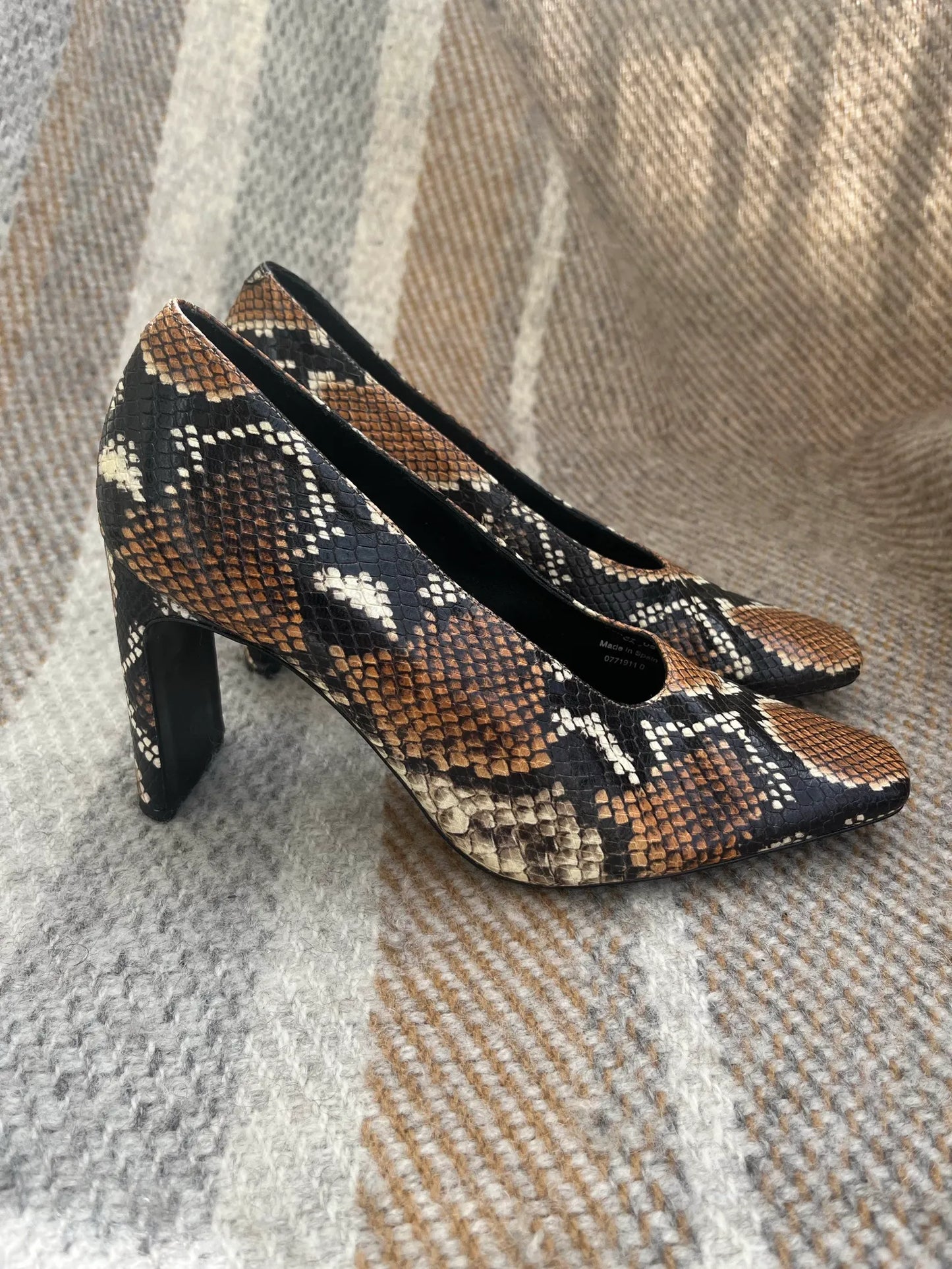 & Other Stories Heels