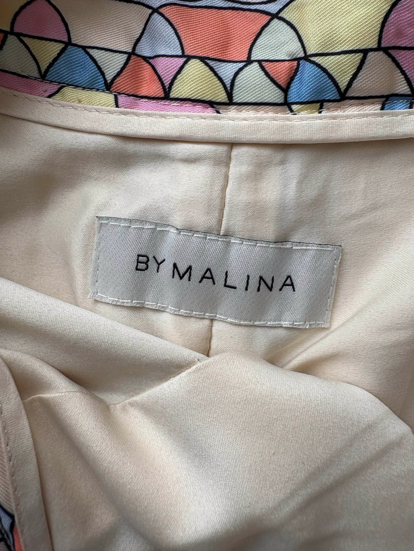 By Malina Leia, Set