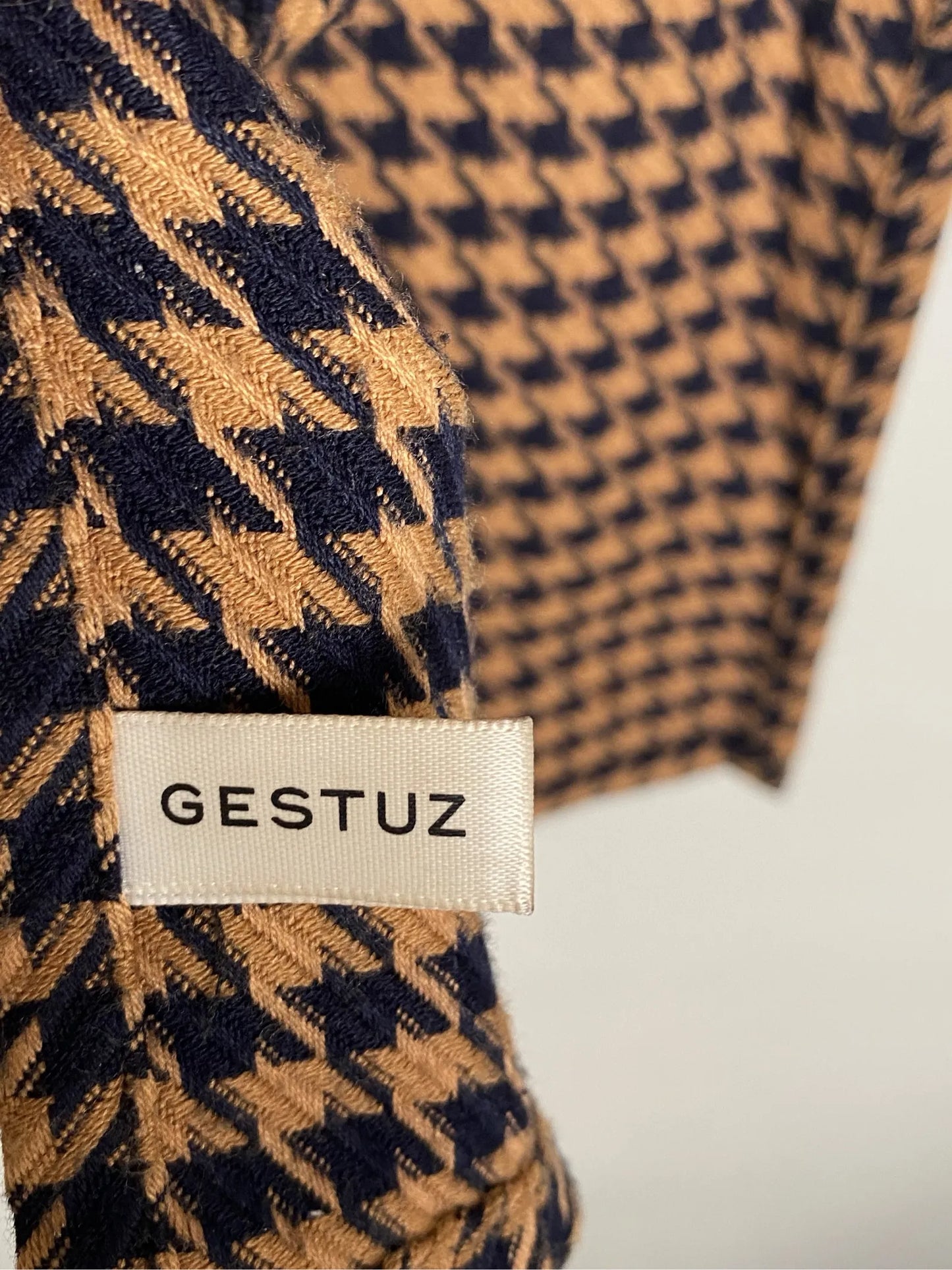 Gestuz Scarf