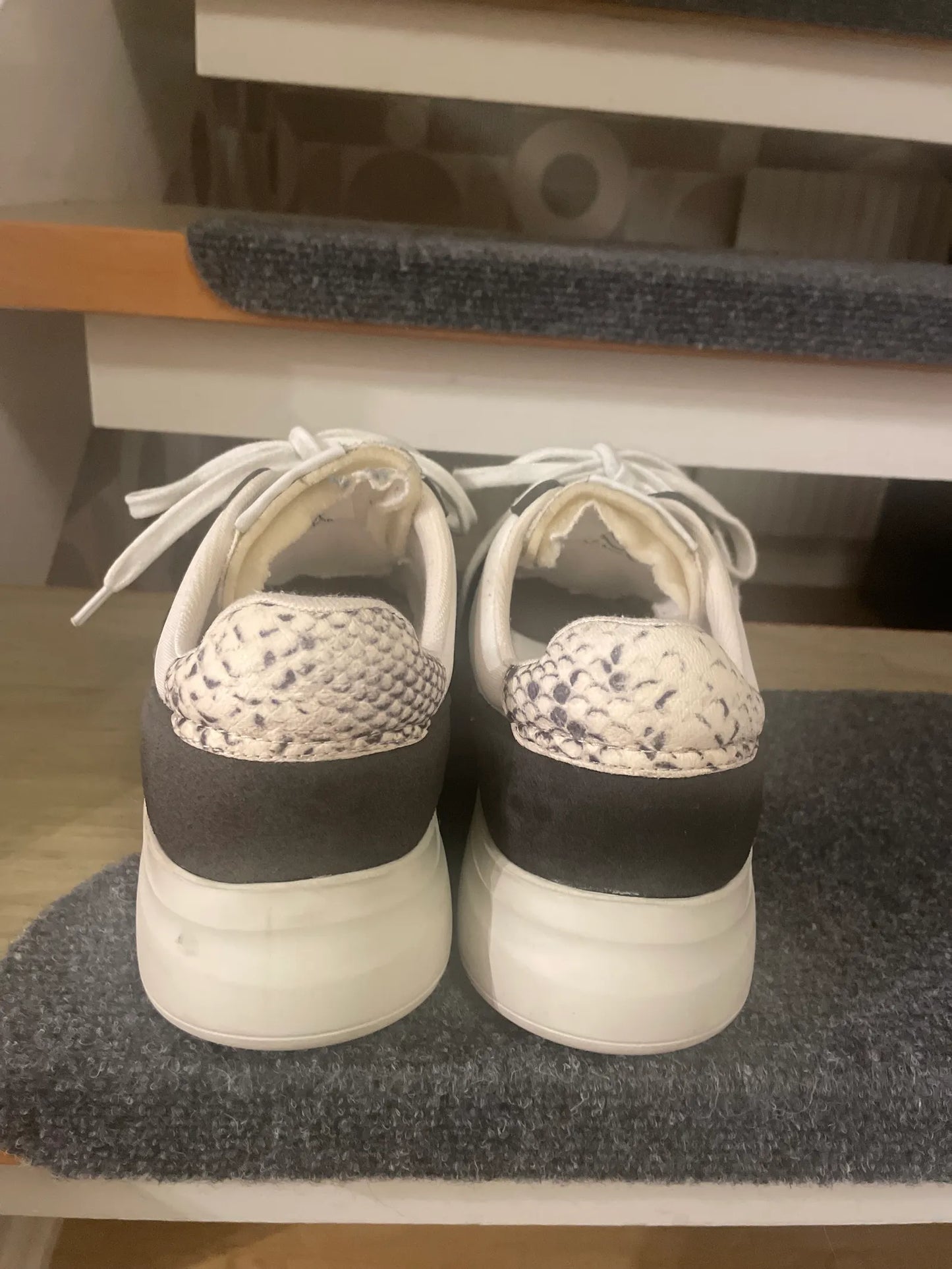 Axel Arigato Genesis Sneakers