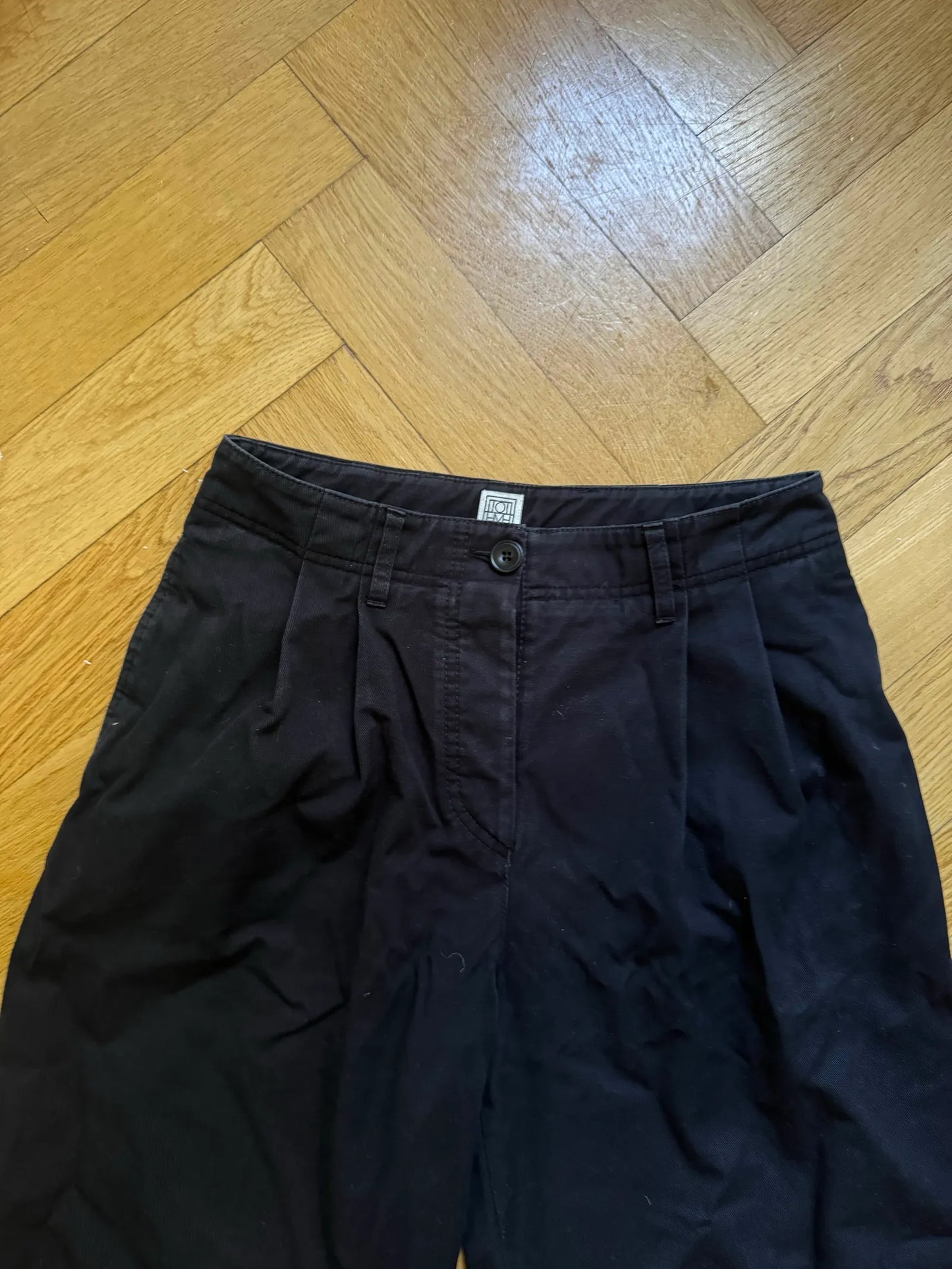 Toteme Relaxed Cotton Black Trousers
