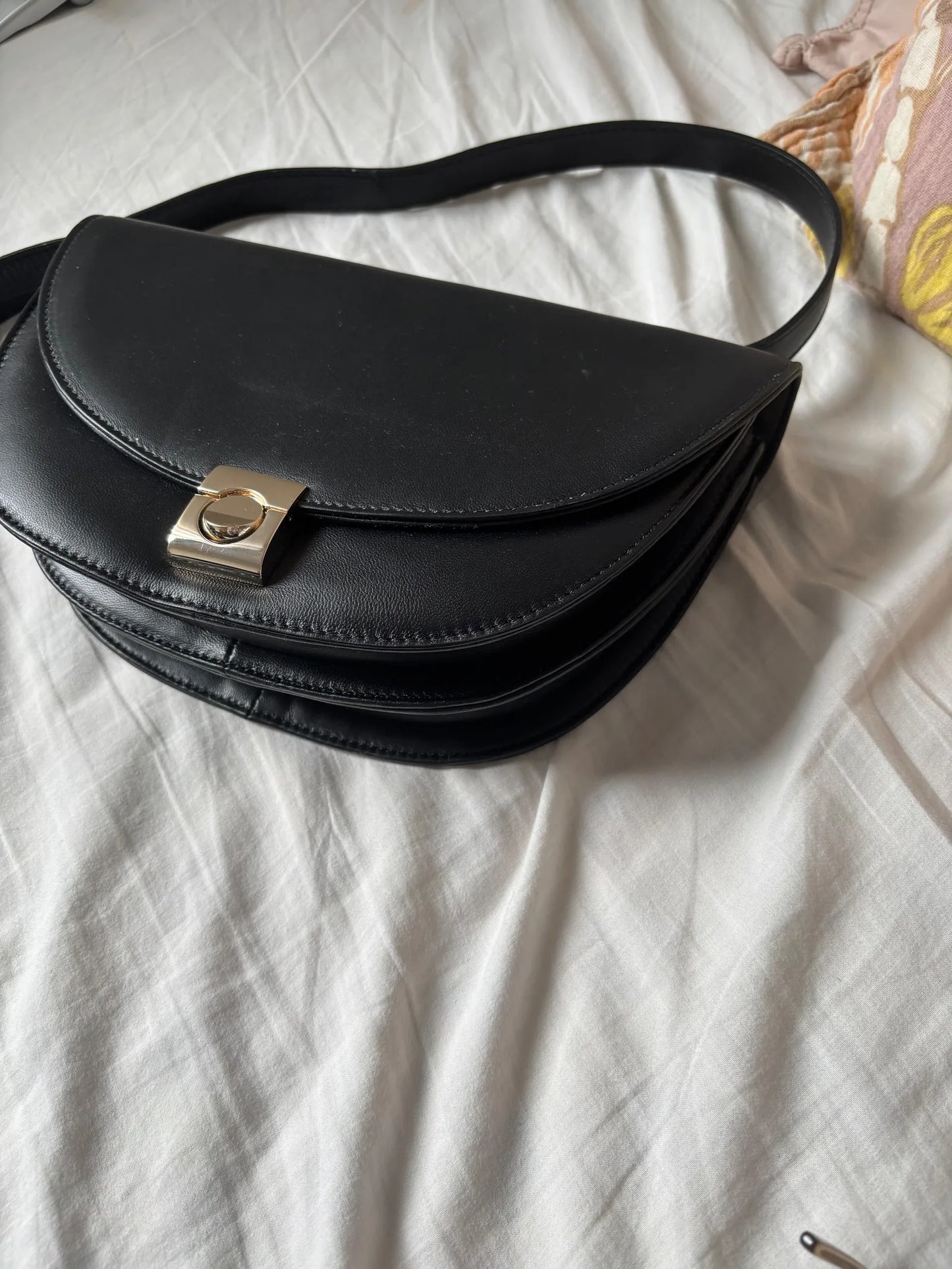 Flattered Cindy Cross Black Shoulder bag