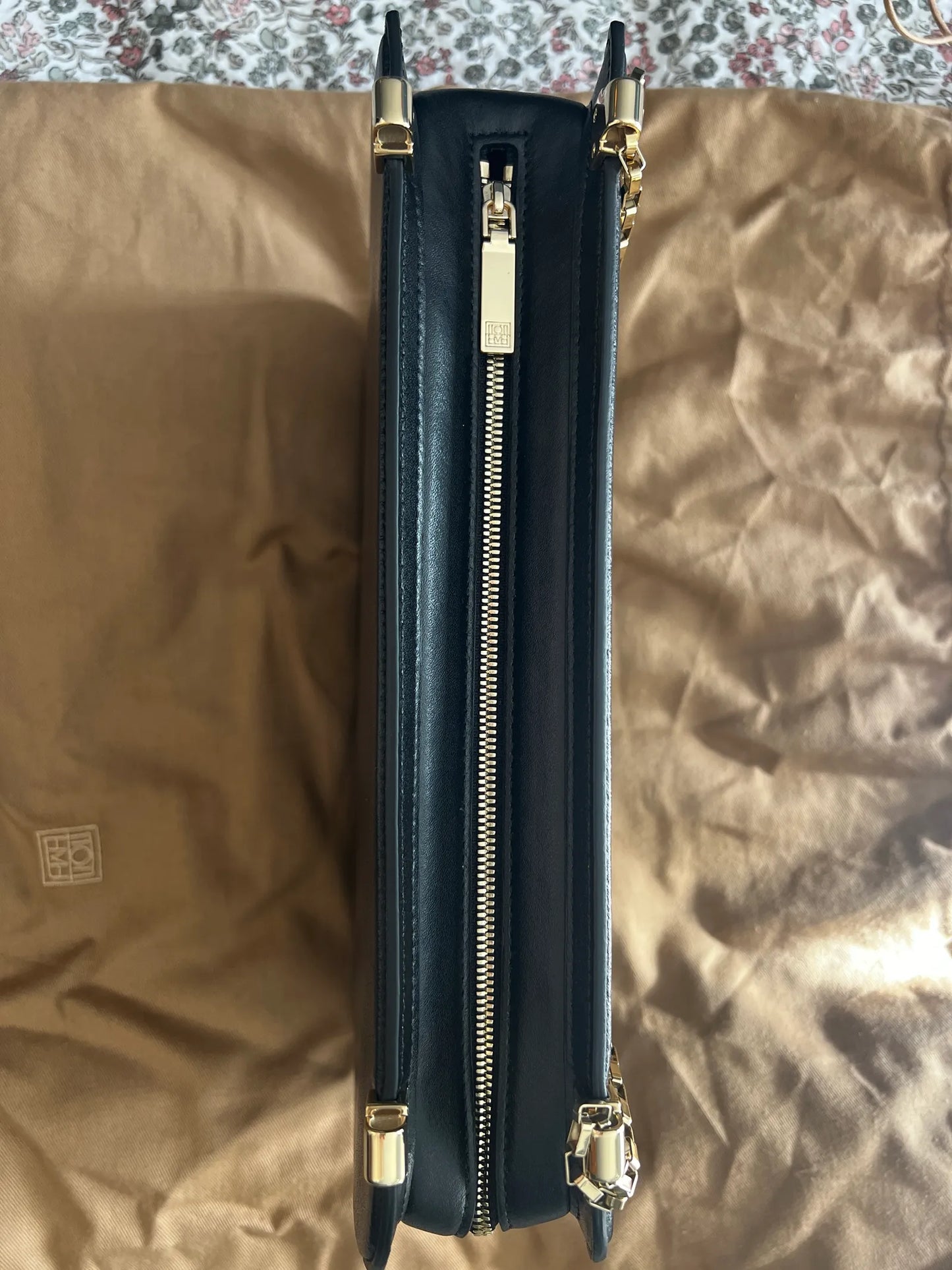 Toteme Schultertasche