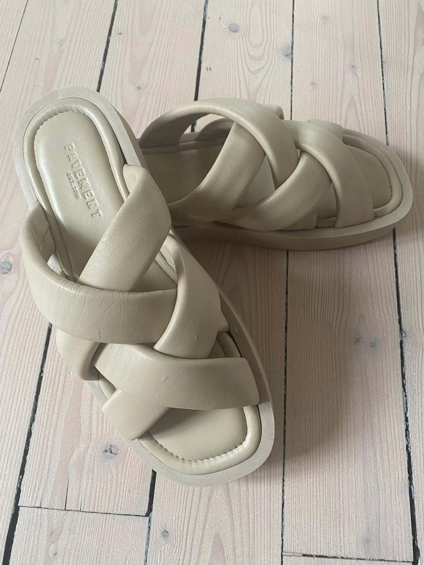 Pavement Sandals