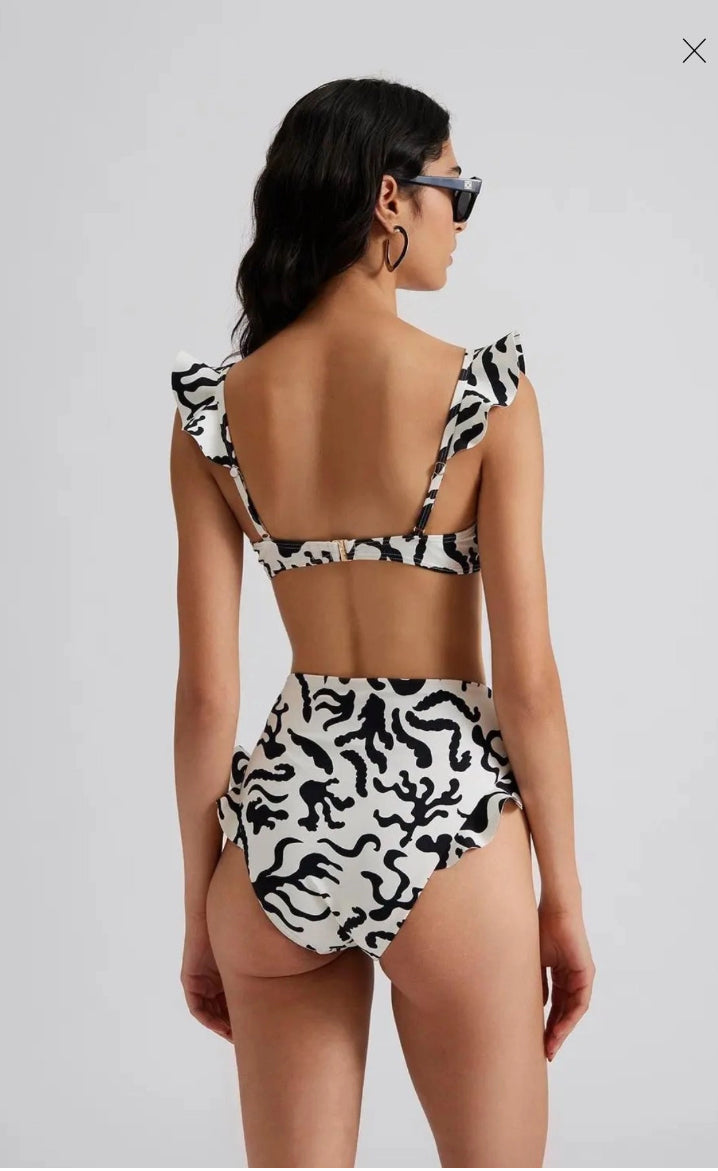 By Malina Bikini