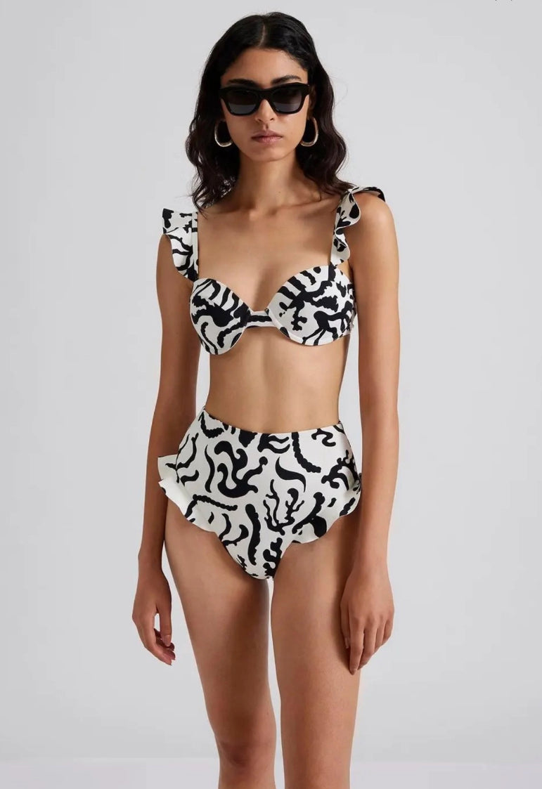 By Malina Bikini