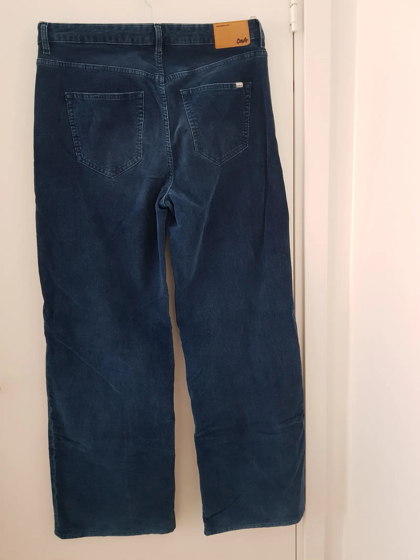 The Cords & Co Lea Ess Jeans