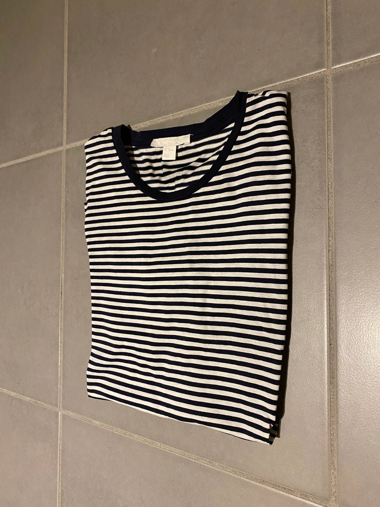 Cos T-Shirt