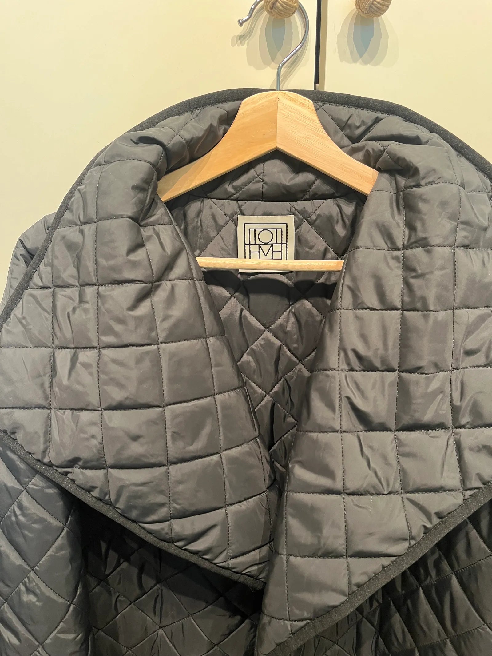 Toteme annecy quilted coat discount