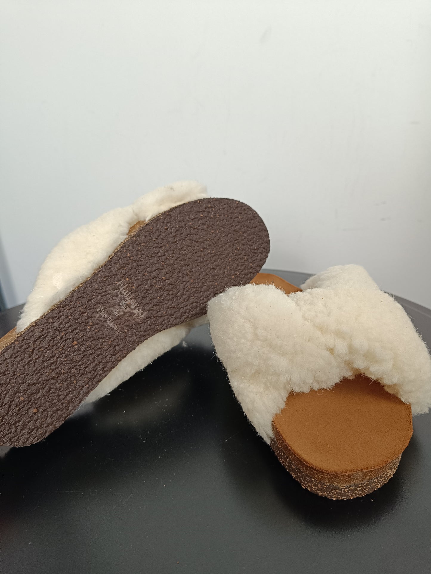 Flattered Lou Creme Teddy Sandalen