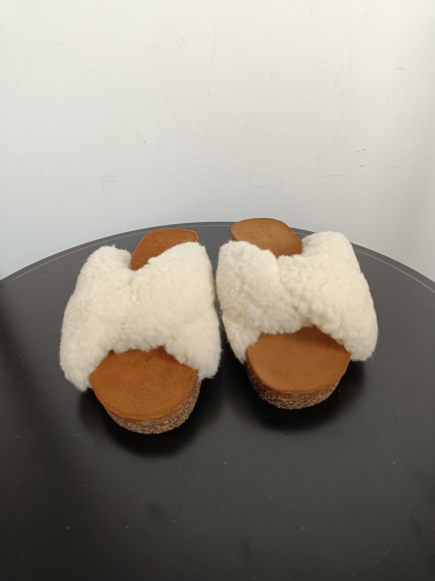 Flattered Lou Creme Teddy Sandalen