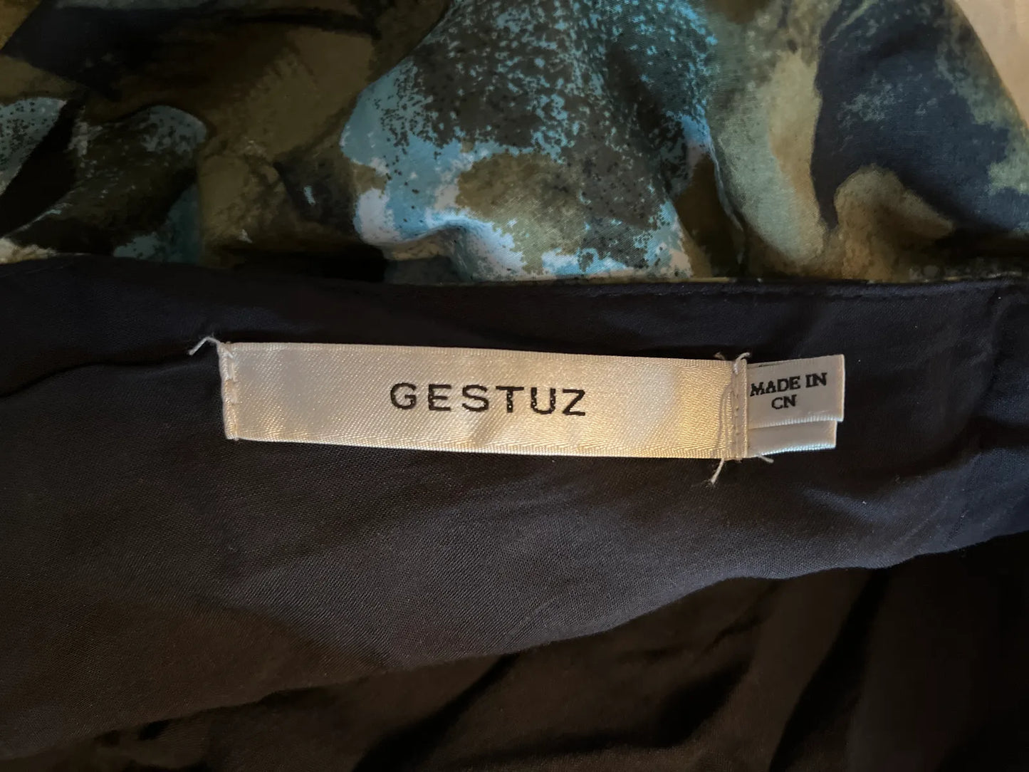 Gestuz Top